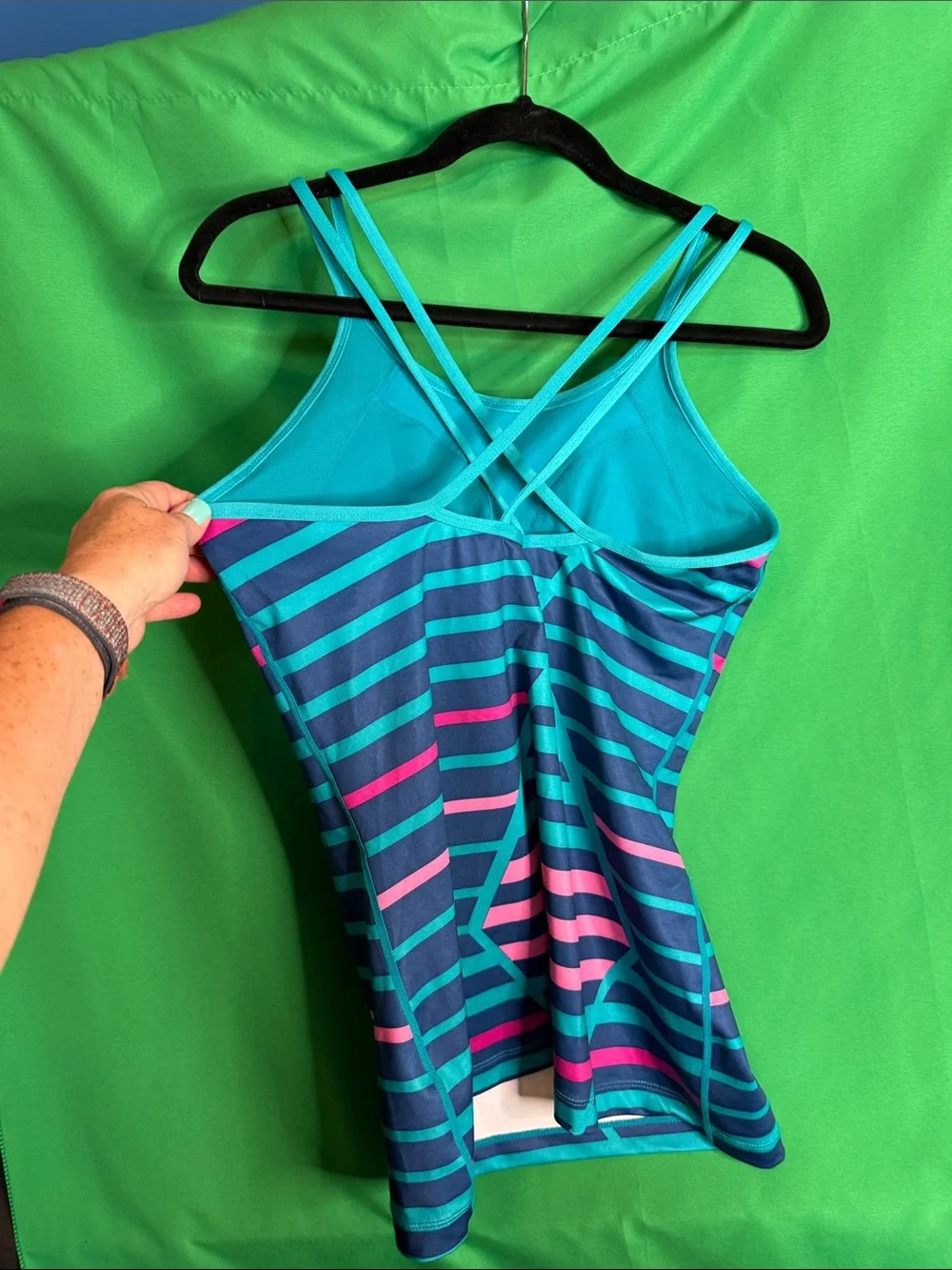 Nike Fit Dry Women’s Multicolored Blue Stripes Workout Gym Tank Top Shirt Sz: L